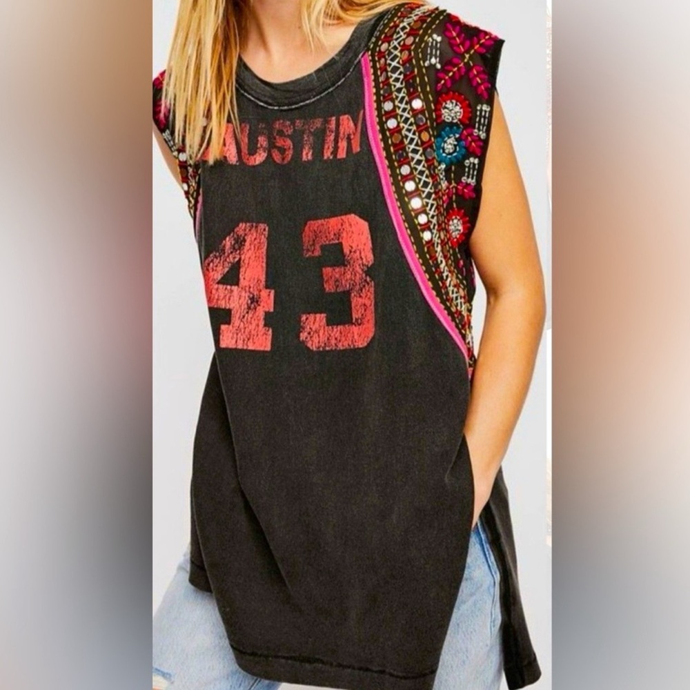 We The Free NWOT Summer Nights Tee (Austin) SIZE LARGE